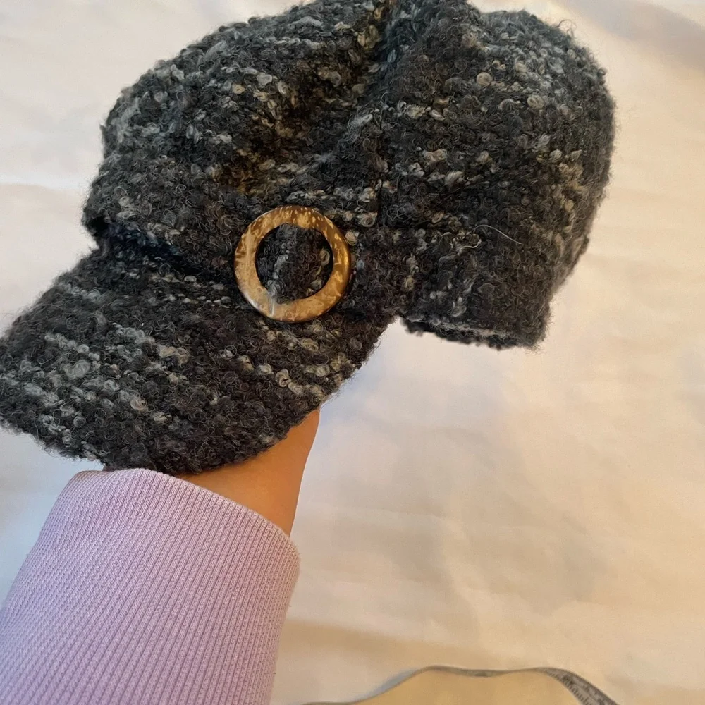Stylish Gray Textured Women’s‎ Knit “Newsboy” Cap w/Button Accent, OS Fits Most